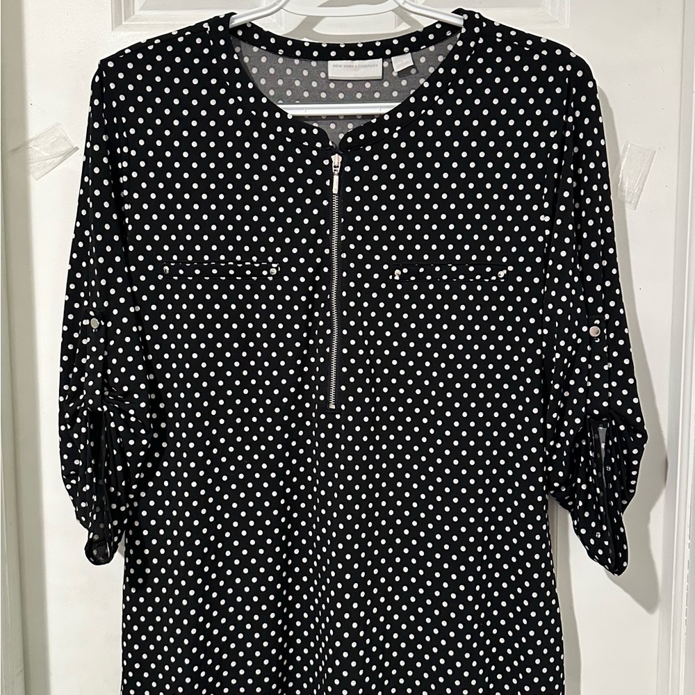 New York & Company Black and White Polka Dot Zip-Front Blouse Sz L